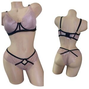 Victoria secret Elegant bra set 36DD panty large new with tags